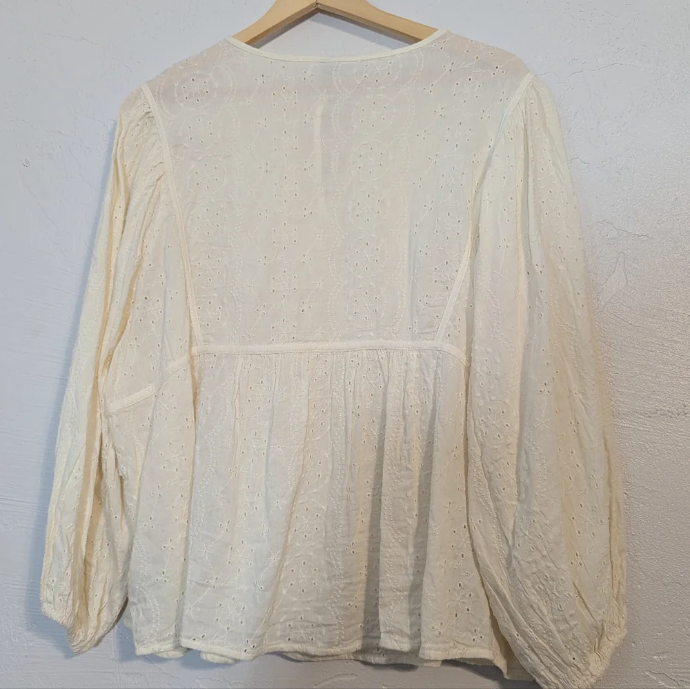 Old Navy Cream Eyelet Button-Front Peasant Blouse